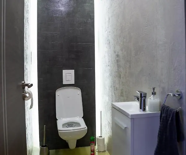 Dream 3 With Free Parking Apartment *